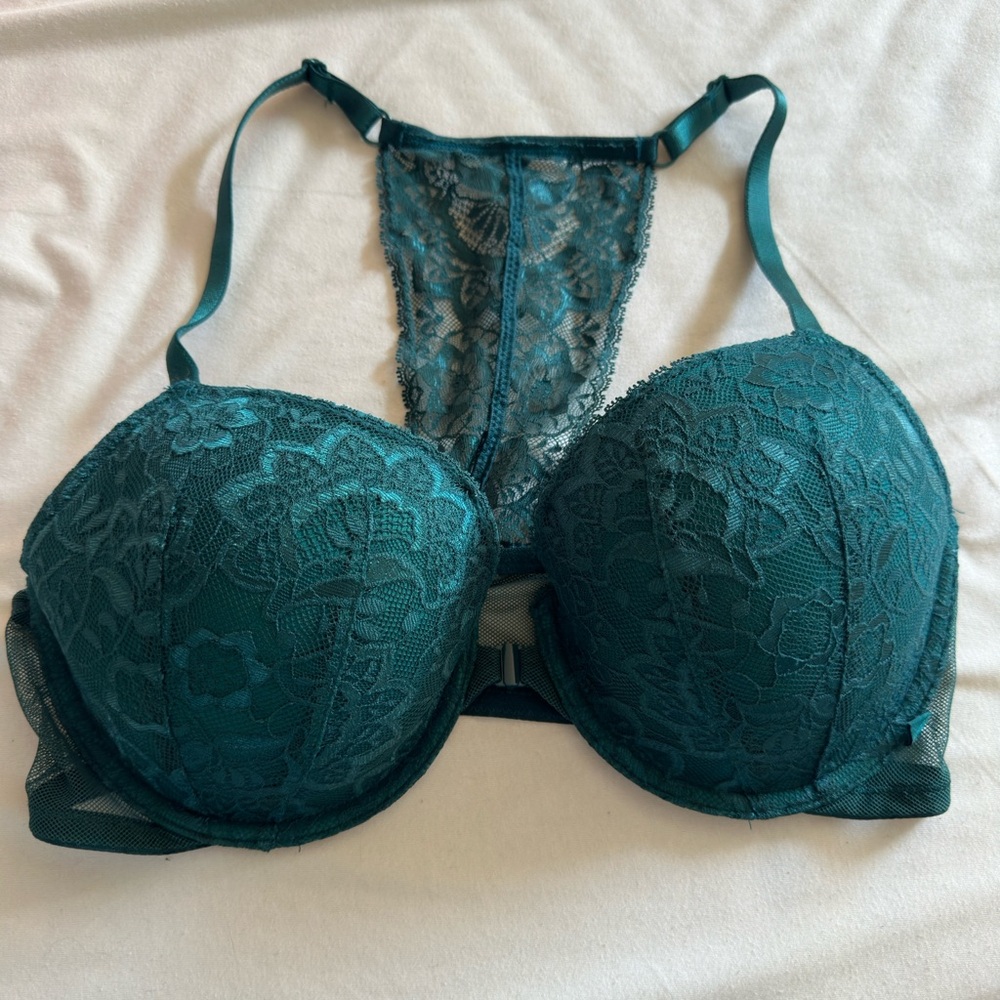 Victoria’s Secret front close 36d